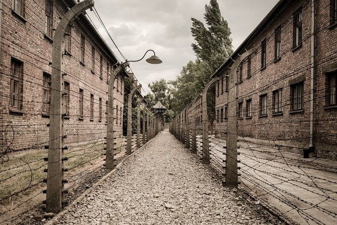 private-guided-tour-to-auschwitz-birkenau-from-krakow