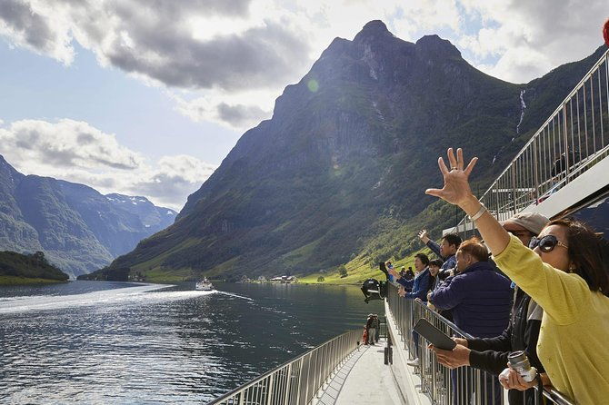 private-guided-tour-to-oslo-naeroyfjord-cruise-flam-railway