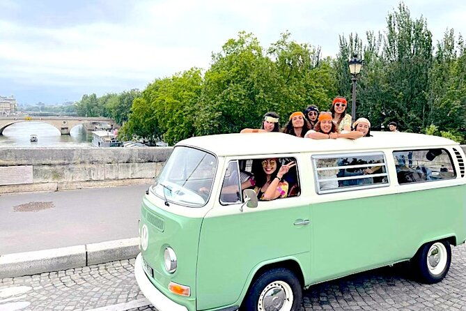 private-guided-tour-with-classic-van-in-paris