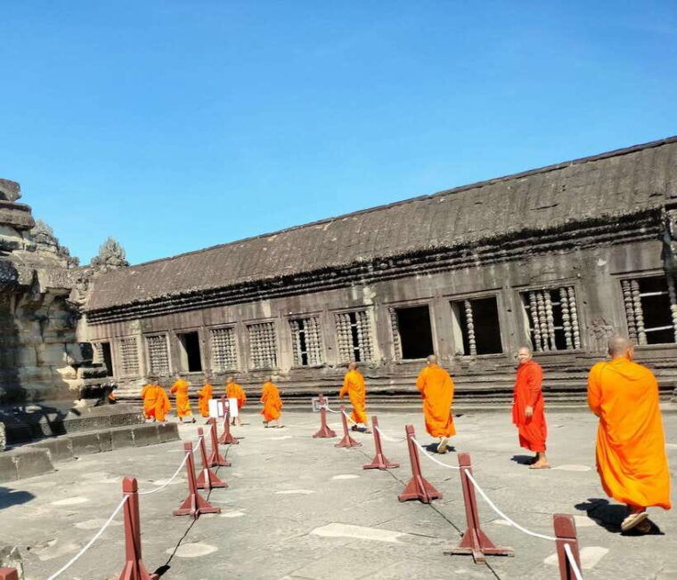 private-guided-tours-from-angkor-wat-sunrise-to-banteay-srei