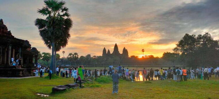 private-guided-tours-from-angkor-wat-sunrise-to-beng-mealea
