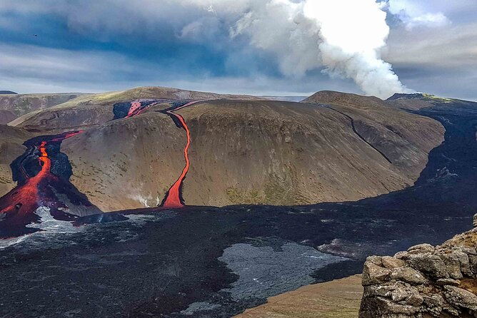 private-guided-volcano-hike-iceland