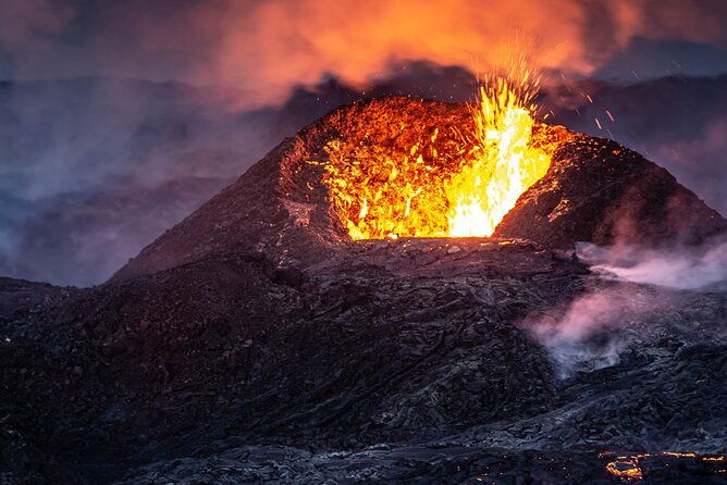 private-guided-volcano-hike-iceland