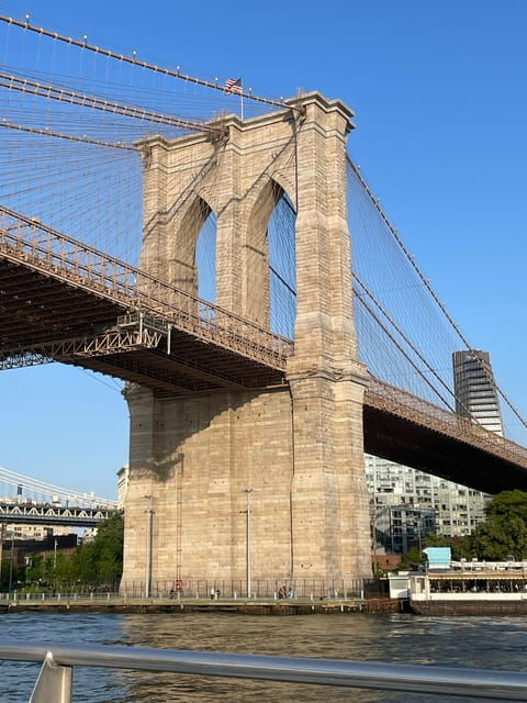 private-guided-walking-tour-of-the-brooklyn-bridge-and-dumbo-3