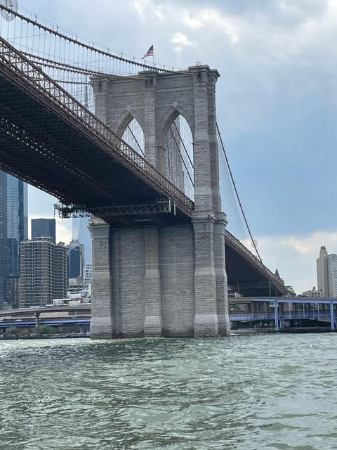 private-guided-walking-tour-of-the-brooklyn-bridge-and-dumbo-3