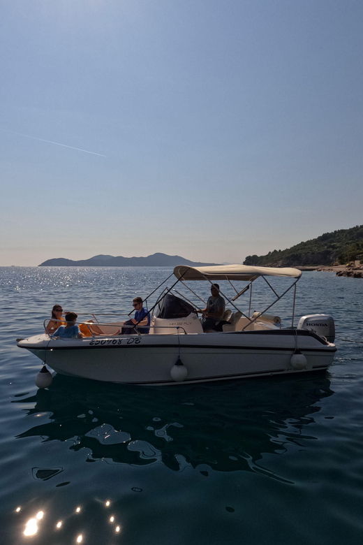 private-half-day-and-full-day-elaphiti-islands-tour