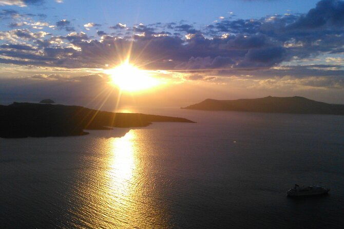 private-half-day-guided-tour-visit-to-santorini