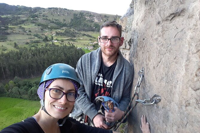 private-half-day-rock-climbing-experience-in-the-suesca-rocks