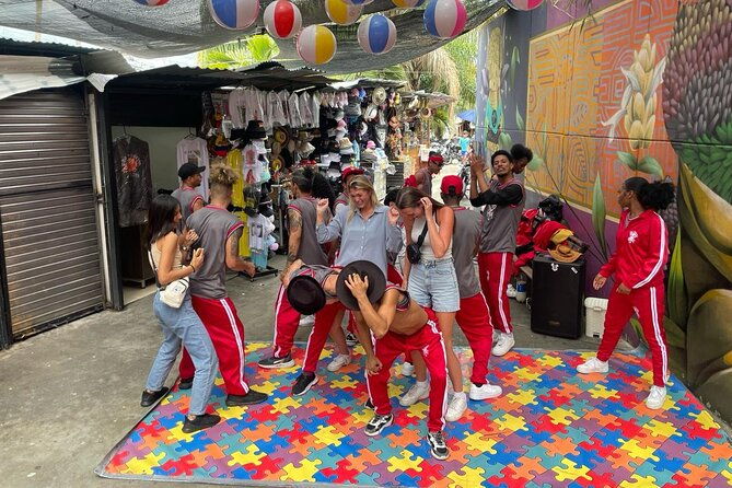 private-half-day-tour-to-comuna-13-in-medellin