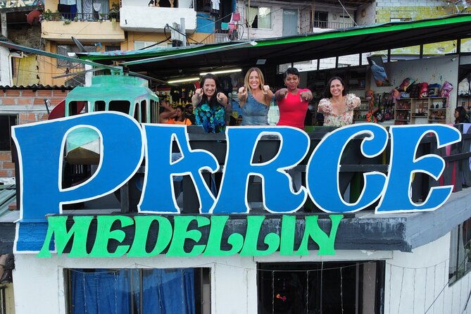 private-half-day-tour-to-comuna-13-in-medellin