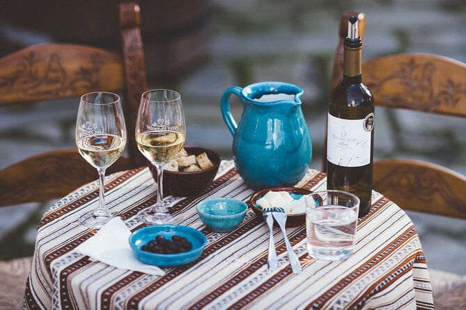 private-half-day-wine-and-olive-oil-tasting-kournas-lake