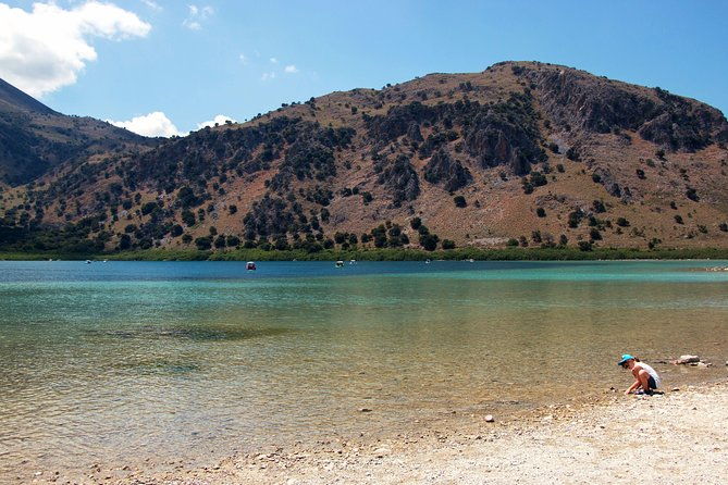 private-half-day-wine-and-olive-oil-tasting-kournas-lake