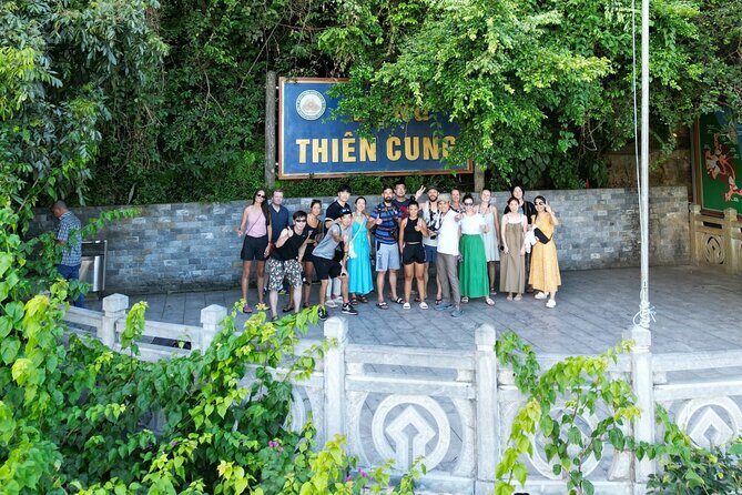 Private Halong Bay Day Tour: Transfer, Lunch, Guide, Entrance Fee - Authentic Experiences and Insights