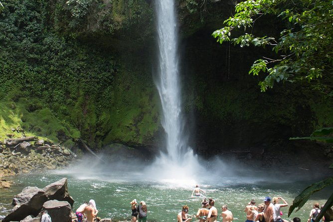private-hanging-bridges-waterfall-tour-costarrican-lunch