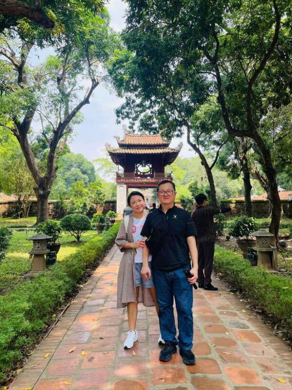 private-hanoi-city-half-day-with-guide-train-street