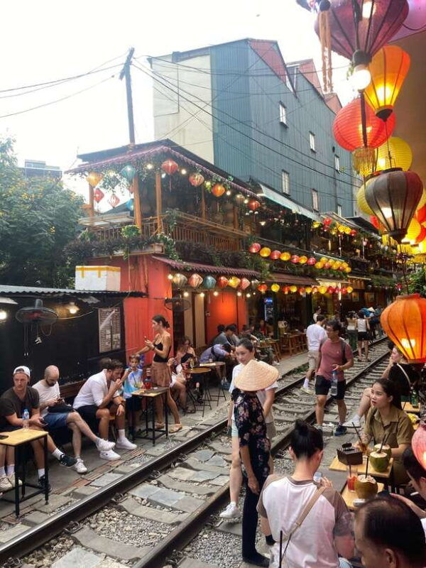 private-hanoi-city-half-day-with-guide-train-street