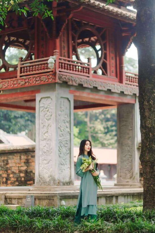 private-hanoi-city-half-day-with-guide-train-street