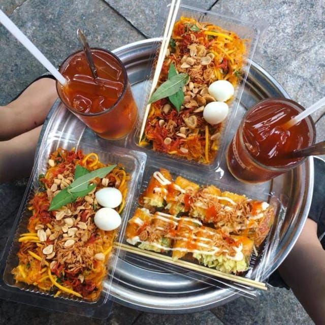 private-hanoi-food-tour-with-train-street