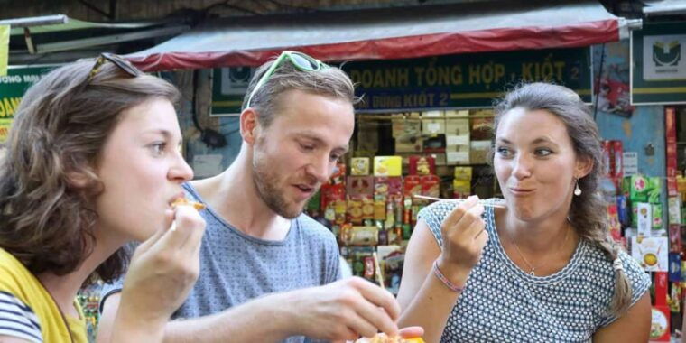 private-hanoi-food-tour-with-train-street