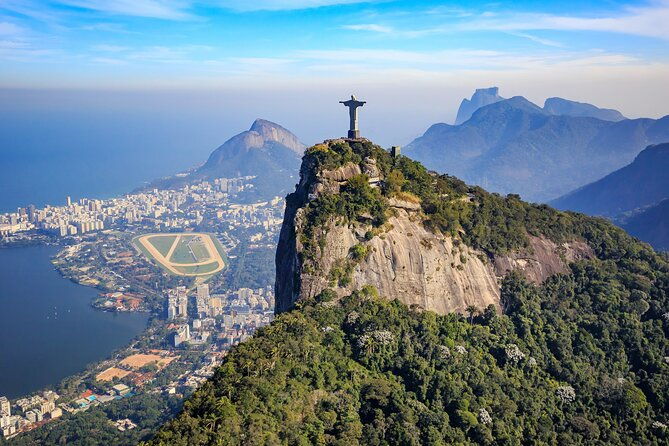 private-helicopter-tour-in-rio-de-janeiro-for-4-people-30-minutes