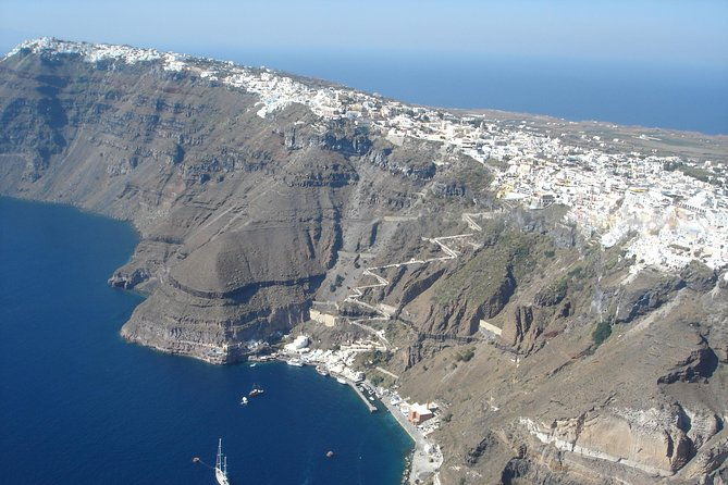 private-helicopter-tour-santorini-20-minutes-up-to-4-passengers