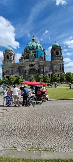 Private Highlights 1 Rickshaw +(E) bikes, E-rollers up to 6 - An Innovative Way to Explore Berlin