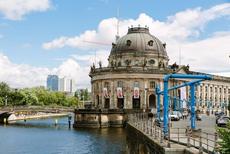 private-highlights-of-berlin-bike-tour