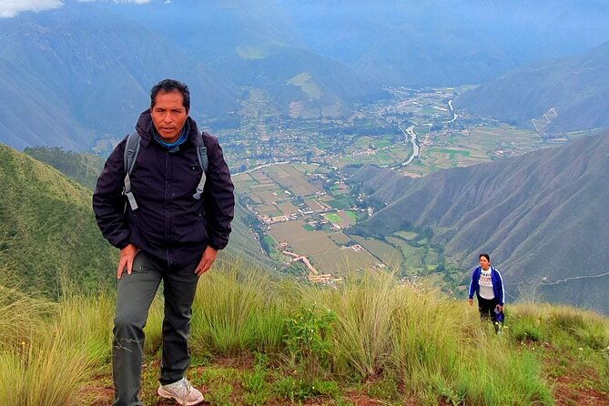 private-hike-with-llamas-in-the-andes-of-the-sacred-valley