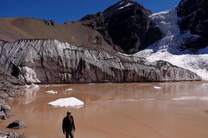 private-hiking-trip-to-el-morado-hanging-glacier-from-santiago-carbon-neutral