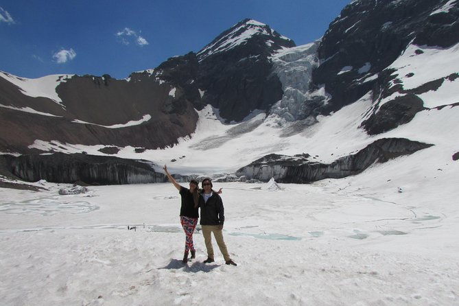 private-hiking-trip-to-el-morado-hanging-glacier-from-santiago-carbon-neutral