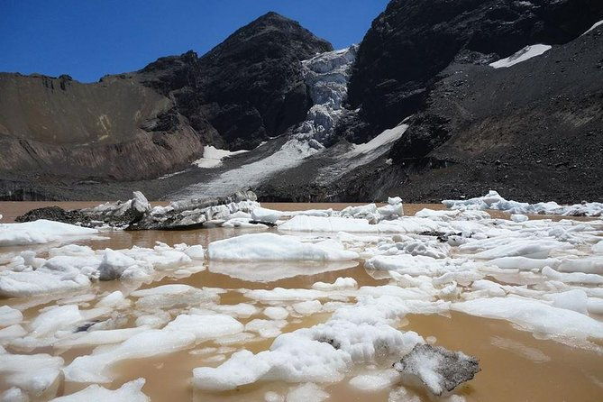 private-hiking-trip-to-el-morado-hanging-glacier-from-santiago-carbon-neutral