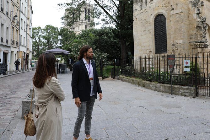 private-historical-tour-of-notre-dame-exterior
