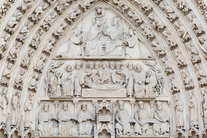 private-historical-tour-of-notre-dame-exterior