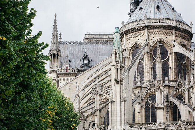 private-historical-tour-of-notre-dame-exterior