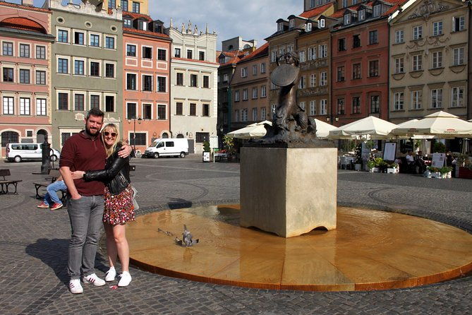 private-historical-tour-of-warsaw-by-a-retro-fiat-with-pickup