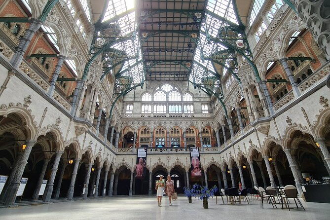 private-historical-walking-tour-in-antwerp-city
