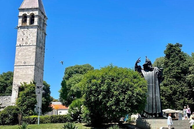 private-history-and-trivia-walking-tour-by-a-local-guide