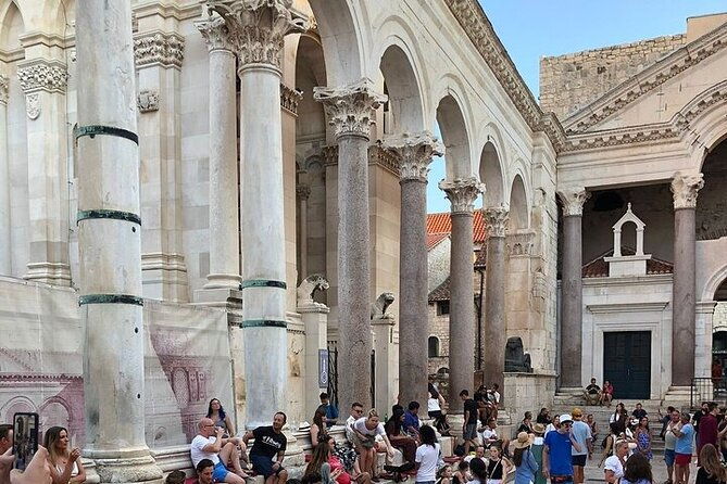 private-history-split-walking-tour-in-italian-small-group