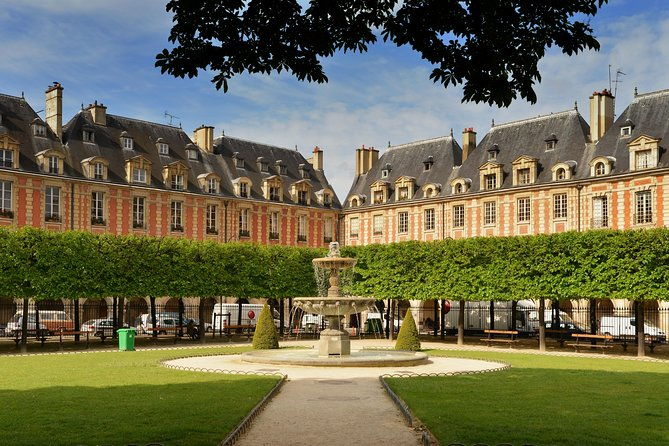 private-history-walking-tour-in-paris-for-teens-family