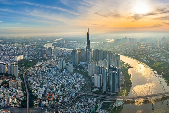 Private Ho Chi Minh City Highlights and Nature Escape Tour - Local Seafood Market and Dining Experience