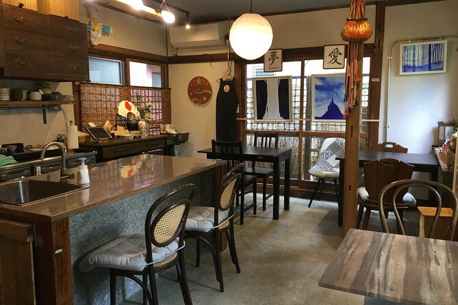 private-home-visit-style-tour-in-yanaka-with-local-experience