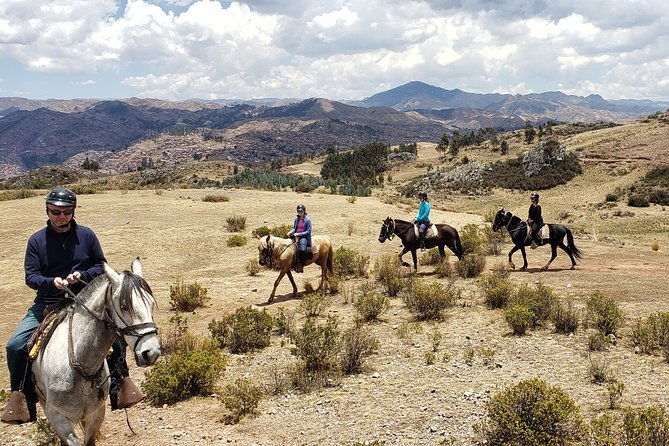 private-horseback-riding-tour-around-sacsayhuaman