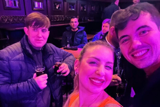 private-hostess-bar-tour-in-amsterdam-red-light-district-3h