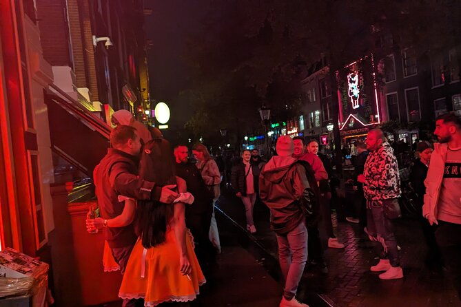 private-hostess-bar-tour-in-amsterdam-red-light-district-3h