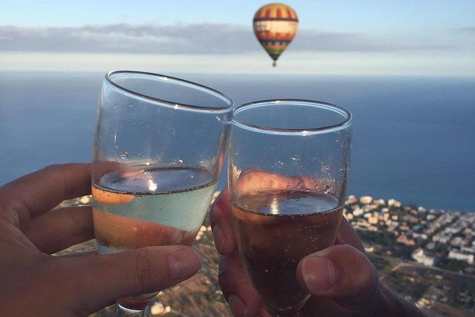 private-hot-air-balloon-ride-in-mallorca-with-champagne-and-snacks