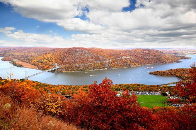 private-hudson-valley-fall-foliage-helicopter-charter-from-manhattan