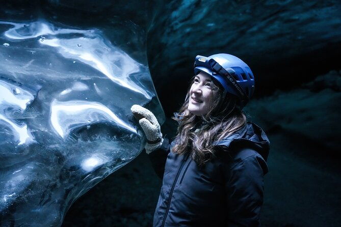 private-ice-cave-tour-in-vatnajokull-with-photographer