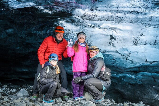 private-ice-cave-tour-in-vatnajokull-with-photographer
