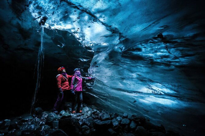 private-ice-cave-tour-in-vatnajokull-with-photographer