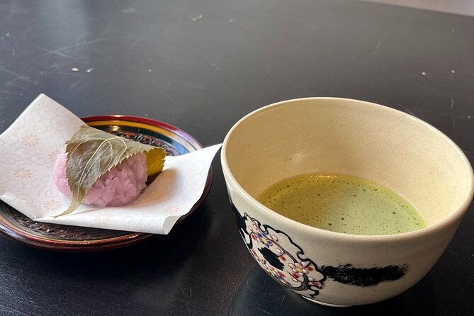 private-ikebana-experience-and-tea-at-a-cozy-place